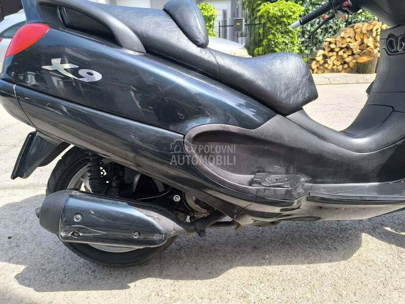 Piaggio x9