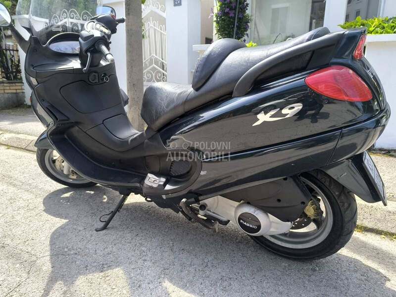 Piaggio x9