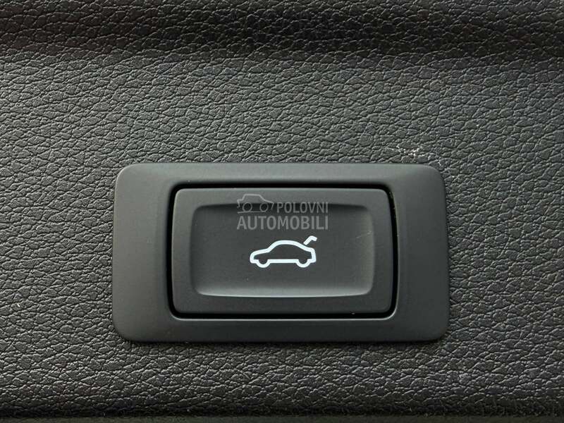 Audi Q3 2.0D/Matrix/Black