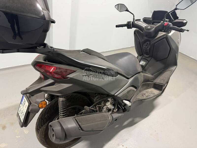 Yamaha XMAX
