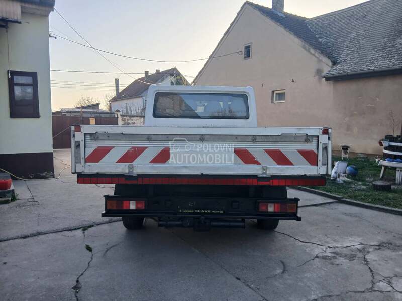 Ford Transit putar top stanje