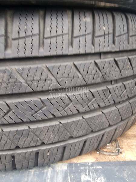 Vredestein 235/45 R20 Sve sezone
