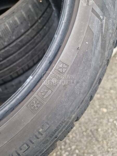 Vredestein 235/45 R20 Sve sezone