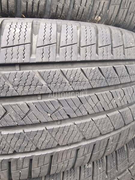 Vredestein 235/45 R20 Sve sezone