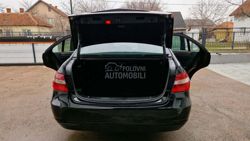 Mercedes Benz E 200 Elegance 220