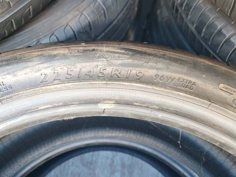 Dunlop 225/45 R19 Letnja