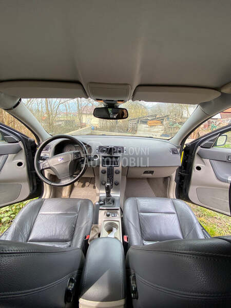 Volvo V50 