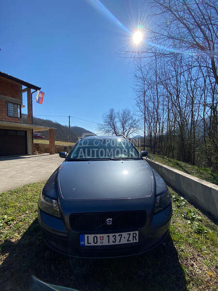 Volvo V50 