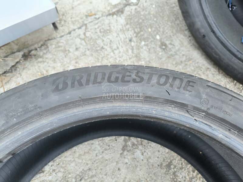 Bridgestone 275/40 R22 Letnja