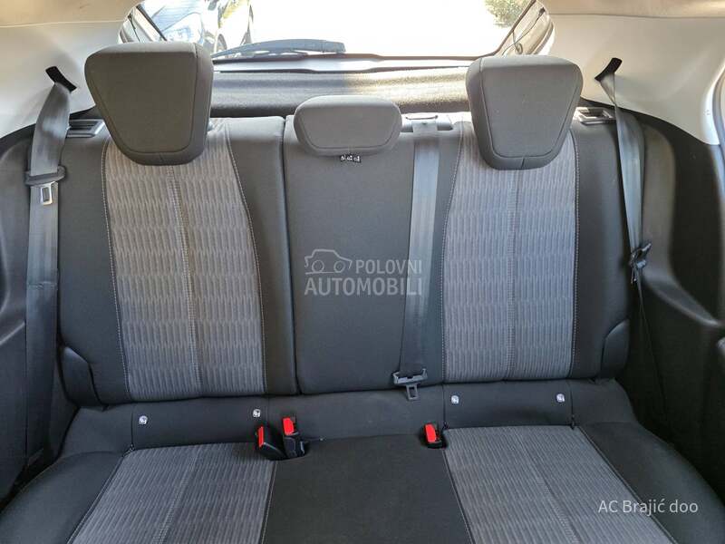 Opel Corsa E F 1.2 75 HP MT5