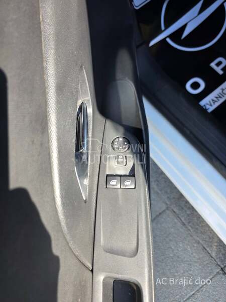 Opel Corsa E F 1.2 75 HP MT5