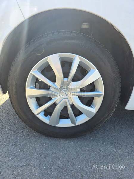 Opel Corsa E F 1.2 75 HP MT5