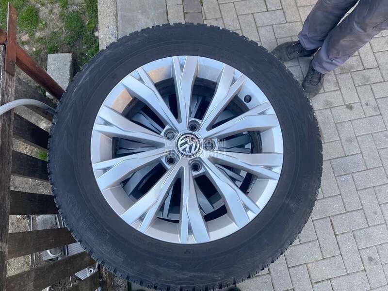 Nokian 215/65 R17 Zimska