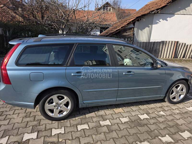 Volvo V50 