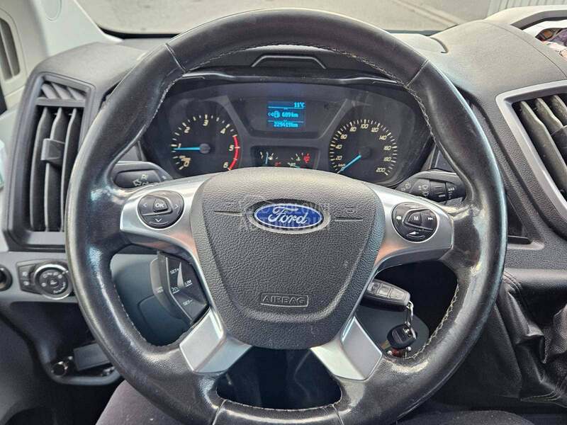Ford Transit maxi