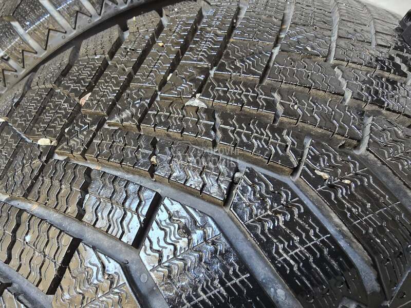 Continental 235/55 R18 Zimska