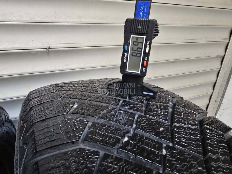 Continental 235/55 R18 Zimska