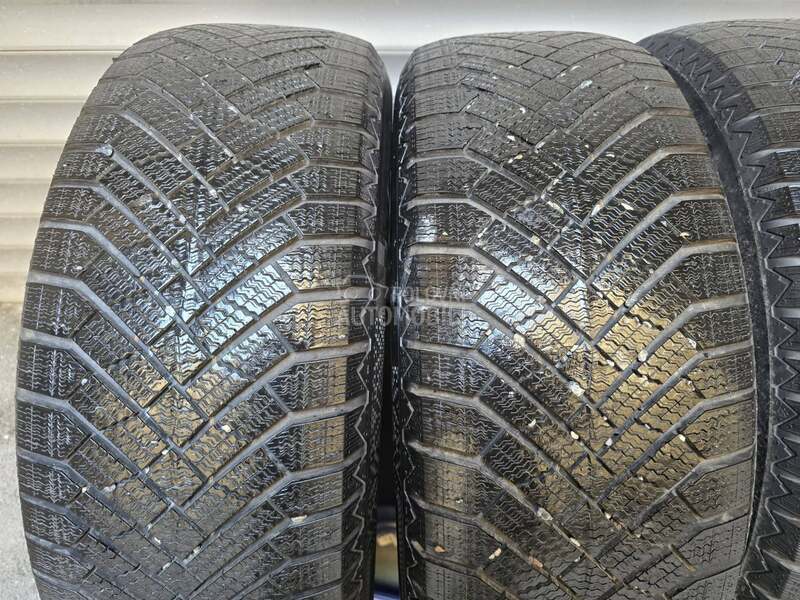 Continental 235/55 R18 Zimska