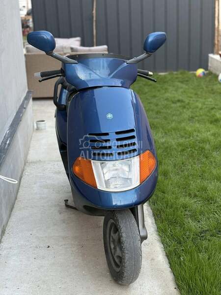 Piaggio hexagon 125