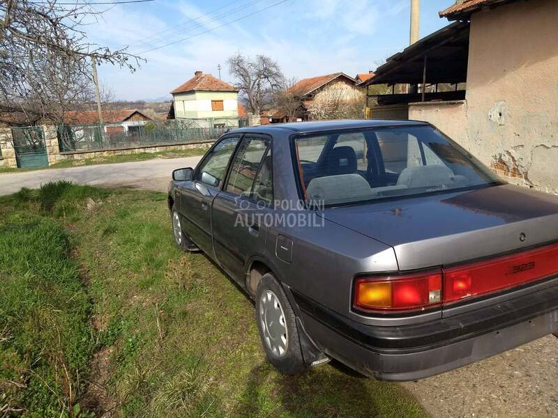 Mazda 323 