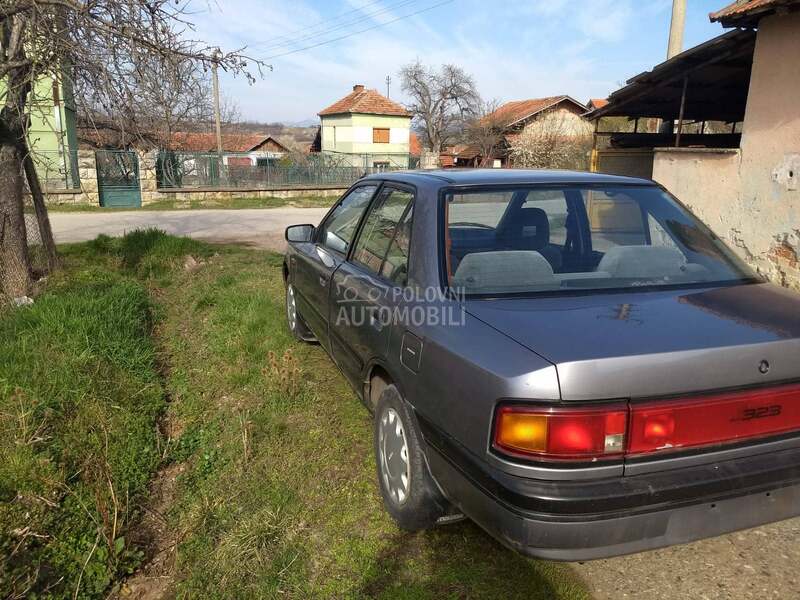 Mazda 323 