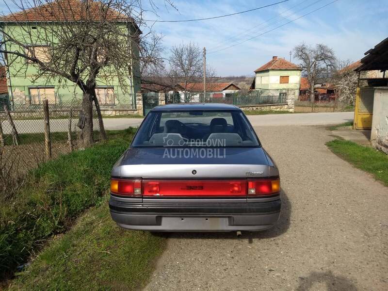 Mazda 323 