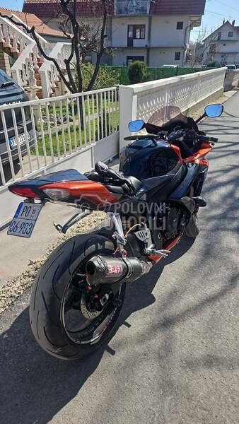 Suzuki GSXR 750 K9