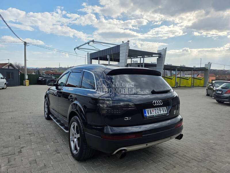 Audi Q7 