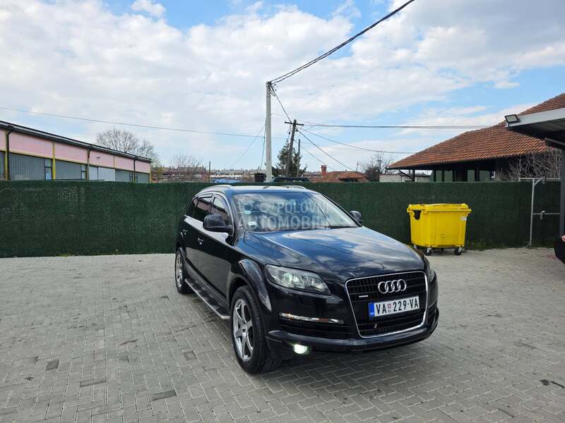 Audi Q7 
