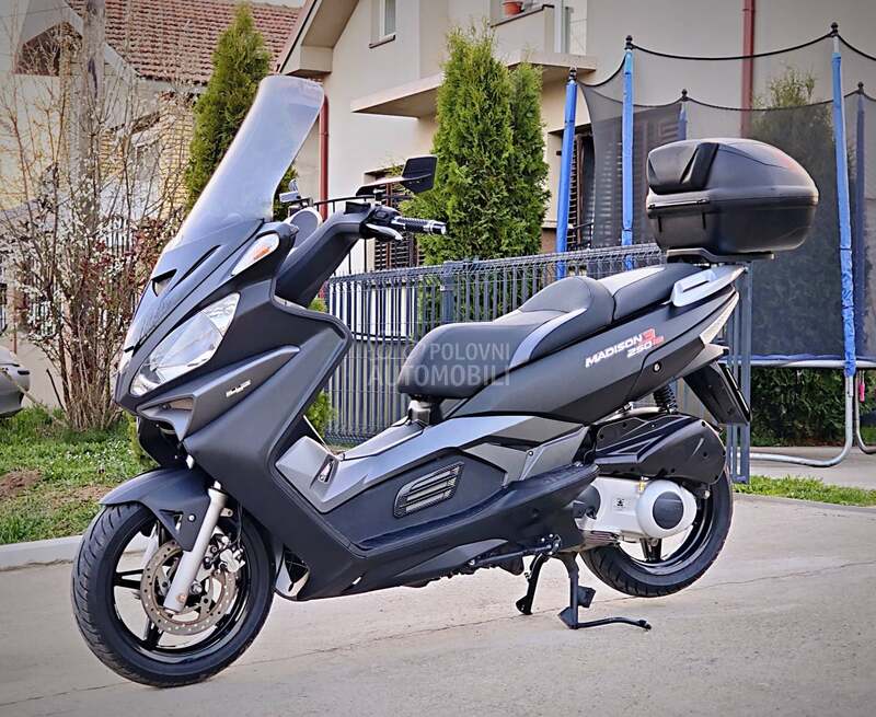 Malaguti Madison 250ie + POKLON