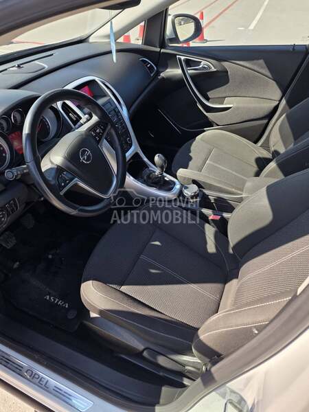 Opel Astra J 1.6 CH