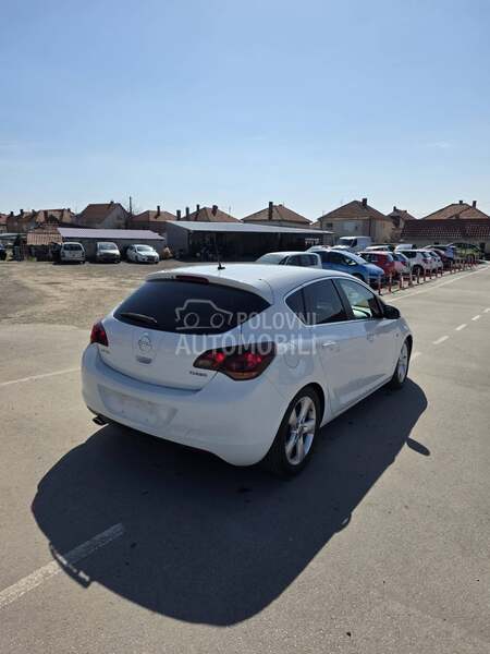 Opel Astra J 1.6 CH