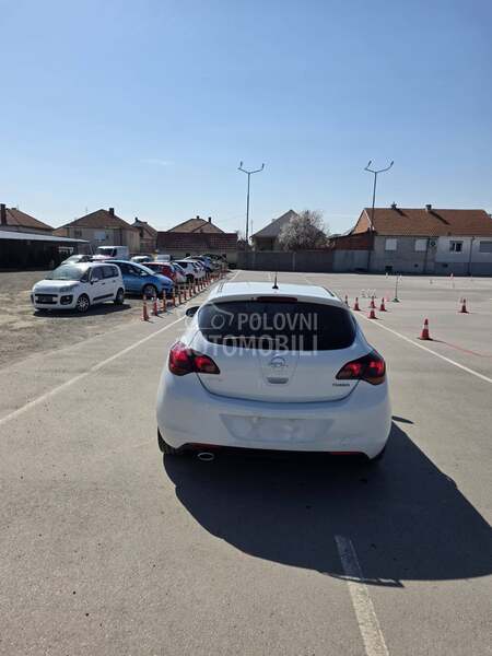 Opel Astra J 1.6 CH
