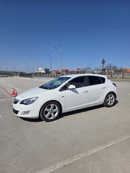 Opel Astra J 1.6 CH