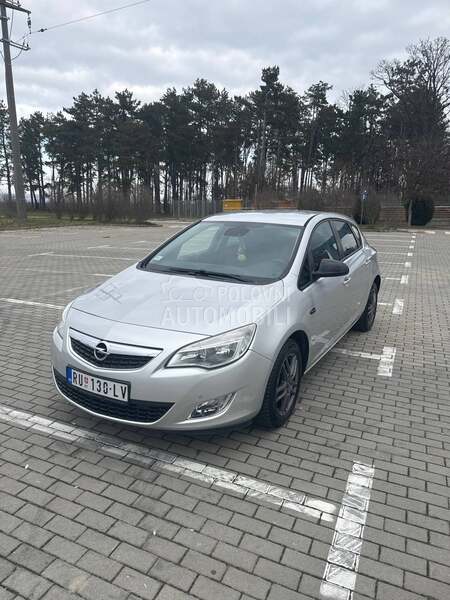 Opel Astra J 