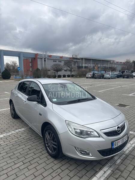 Opel Astra J 