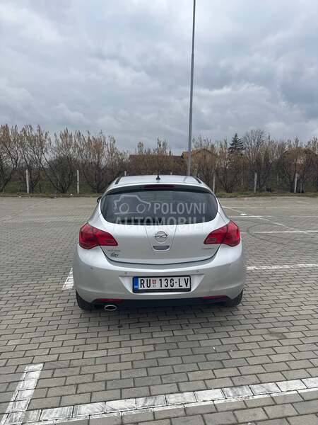 Opel Astra J 