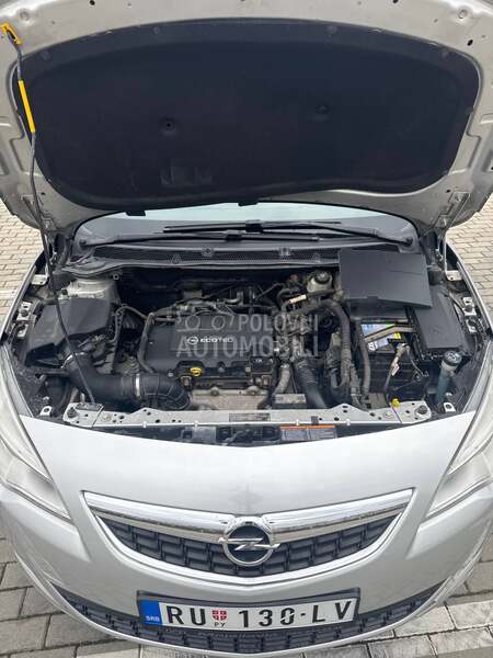 Opel Astra J 