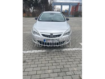 Opel Astra J 