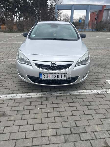 Opel Astra J 