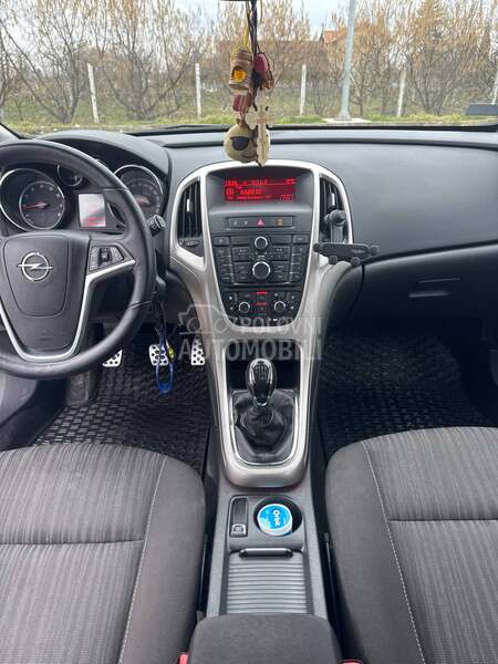 Opel Astra J 