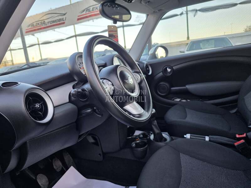 MINI Cooper D 1.6 D/181.000 K.M