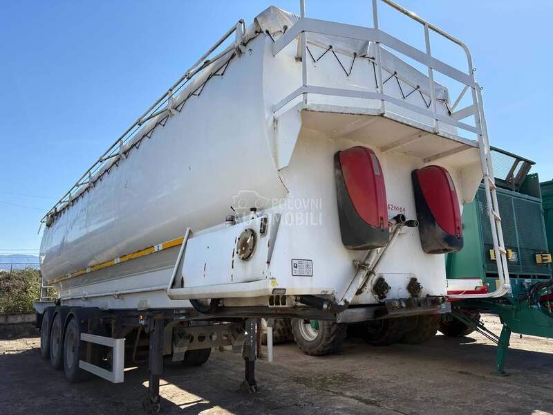 Lecitrailer prikolica za stocnu hranu