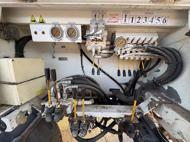 Lecitrailer prikolica za stocnu hranu