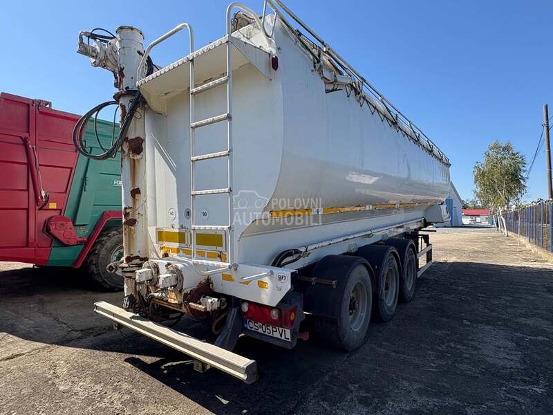 Lecitrailer prikolica za stocnu hranu