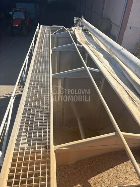 Lecitrailer prikolica za stocnu hranu