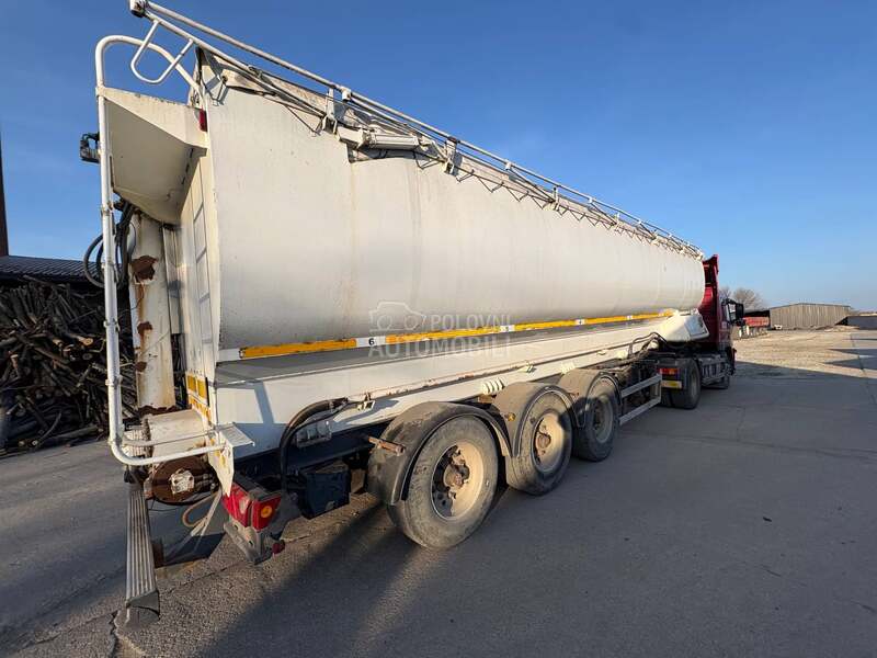 Lecitrailer prikolica za stocnu hranu