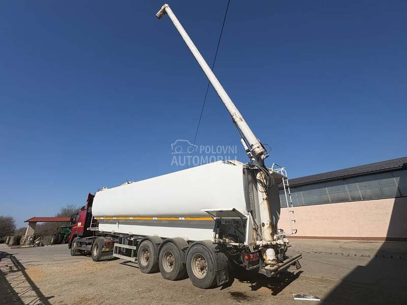 Lecitrailer prikolica za stocnu hranu