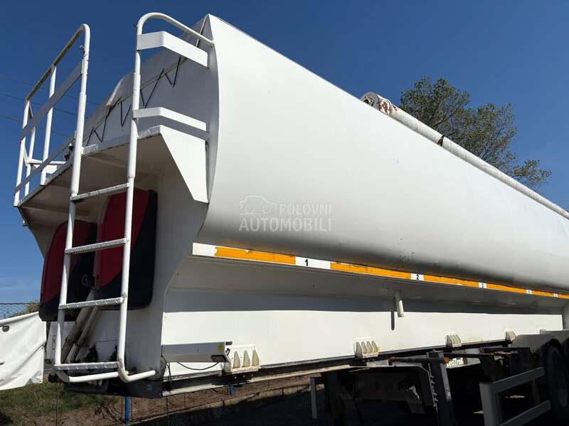 Lecitrailer prikolica za stocnu hranu