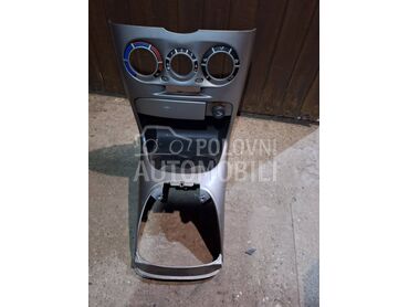 Srednja konzola Punto 3 za Fiat Punto od 2000. do 2010. god.